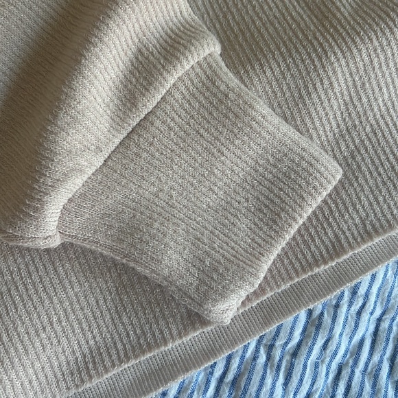 Pale pink Urban outfitters v- neck sweater - Picture 4 of 4